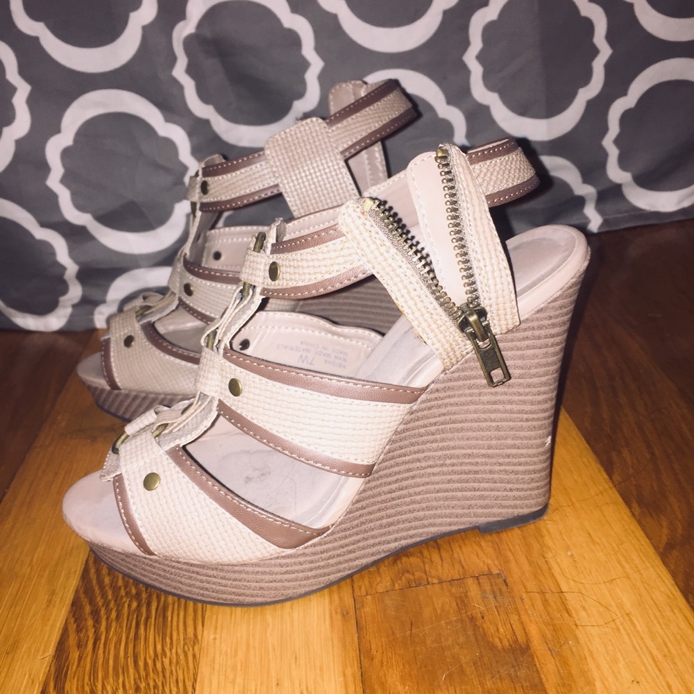 Adorable never been worn brand new wedges!